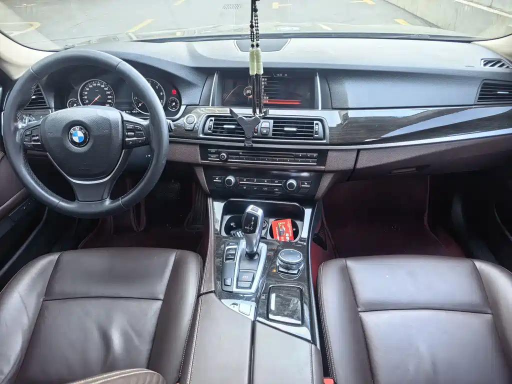 BMW 5 Series — миниатюра 12