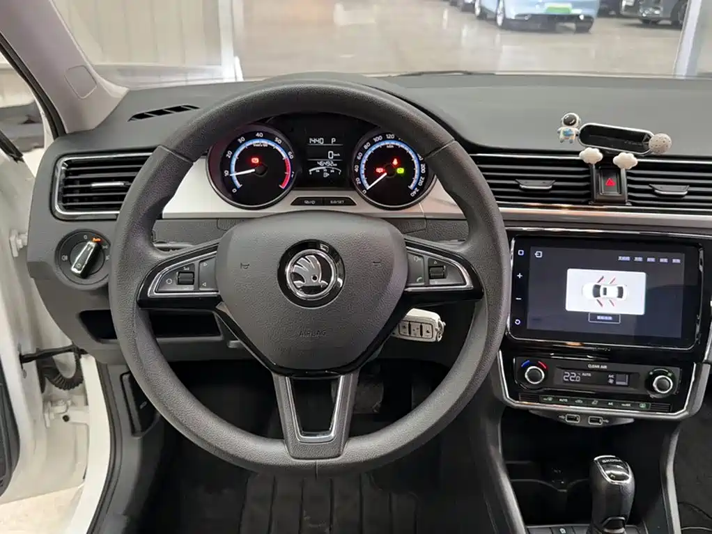 Skoda Rapid — миниатюра 7