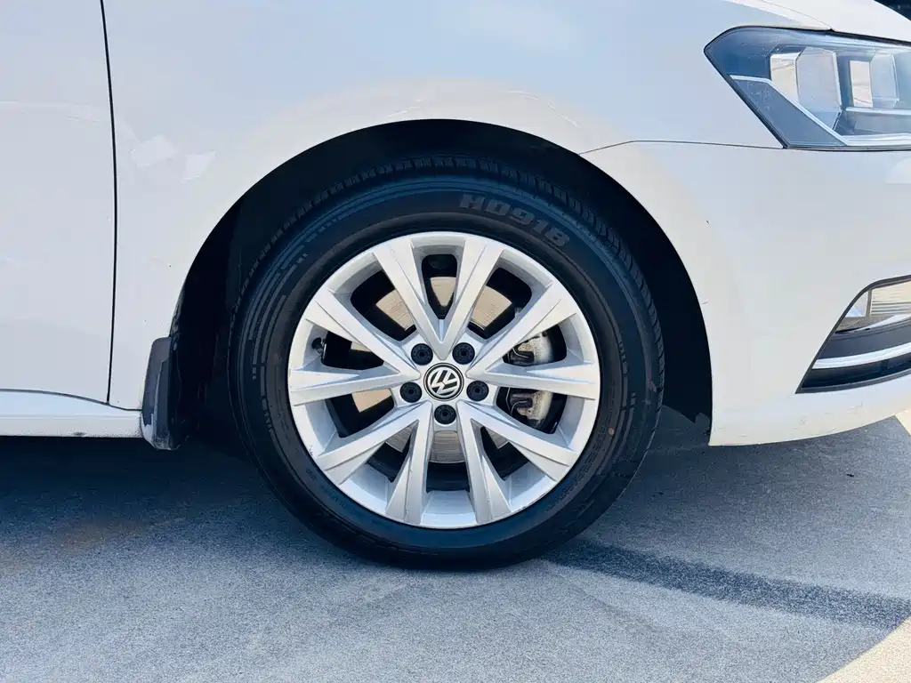 Volkswagen Lavida — миниатюра 7