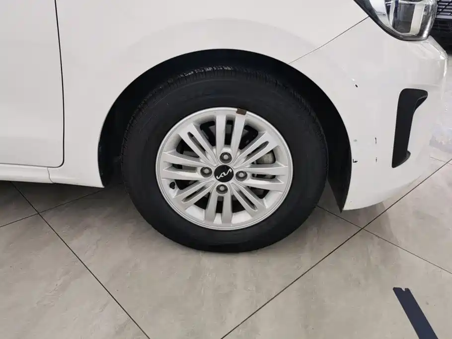 Kia Huanchi — миниатюра 6