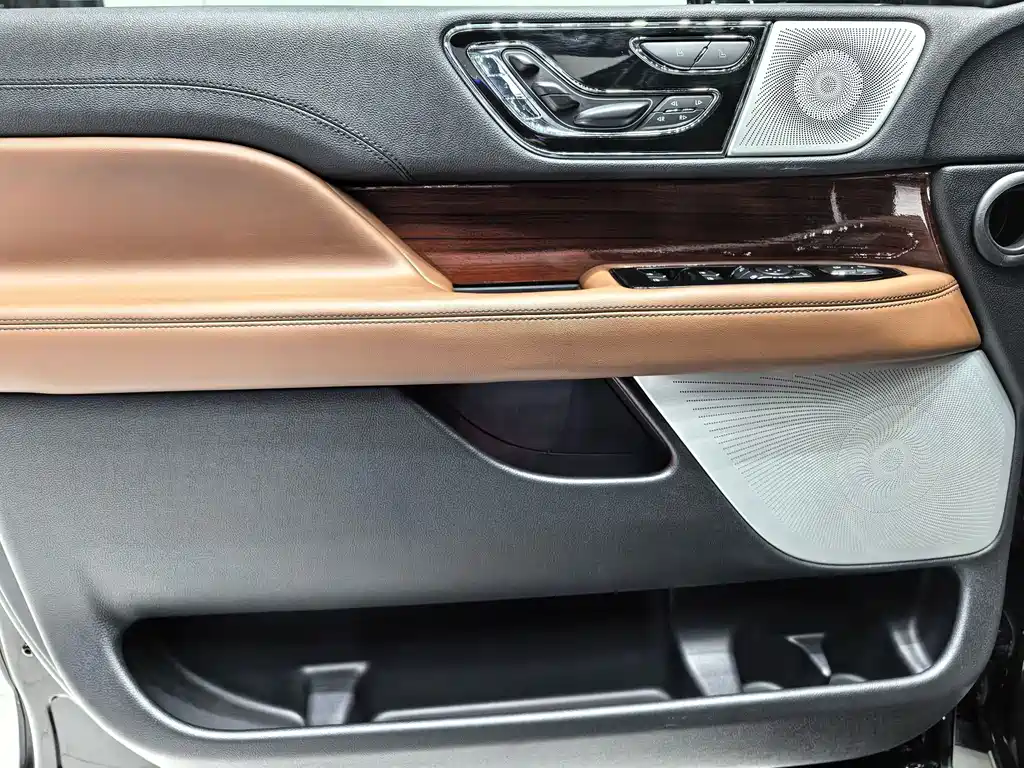 Lincoln Navigator — миниатюра 18