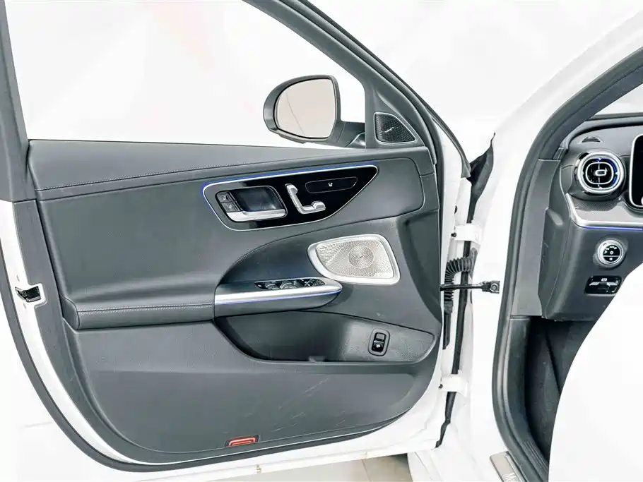 Mercedes-Benz C-Class — миниатюра 15