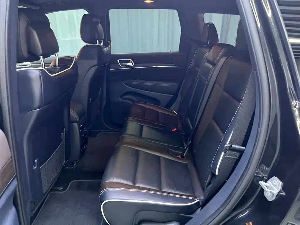 Jeep Grand Cherokee (Import) — миниатюра 17