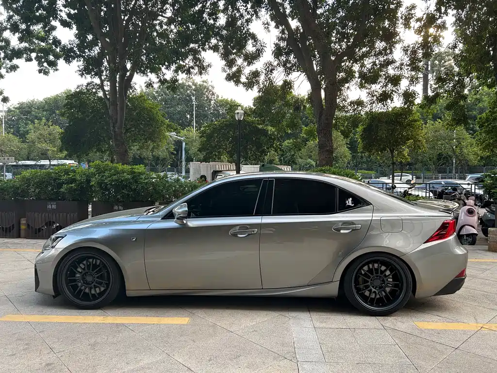 Lexus IS — миниатюра 7