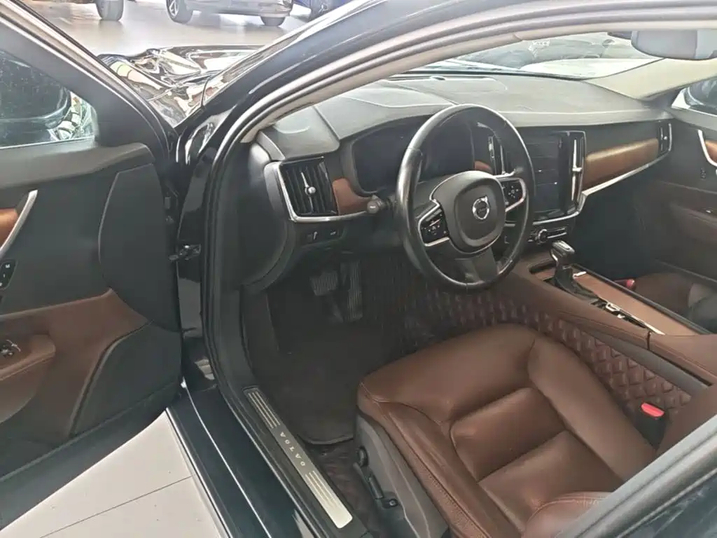 Volvo S90 — миниатюра 16