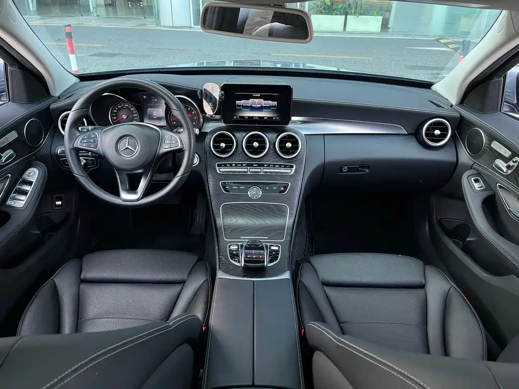 Mercedes-Benz C-Class — миниатюра 16