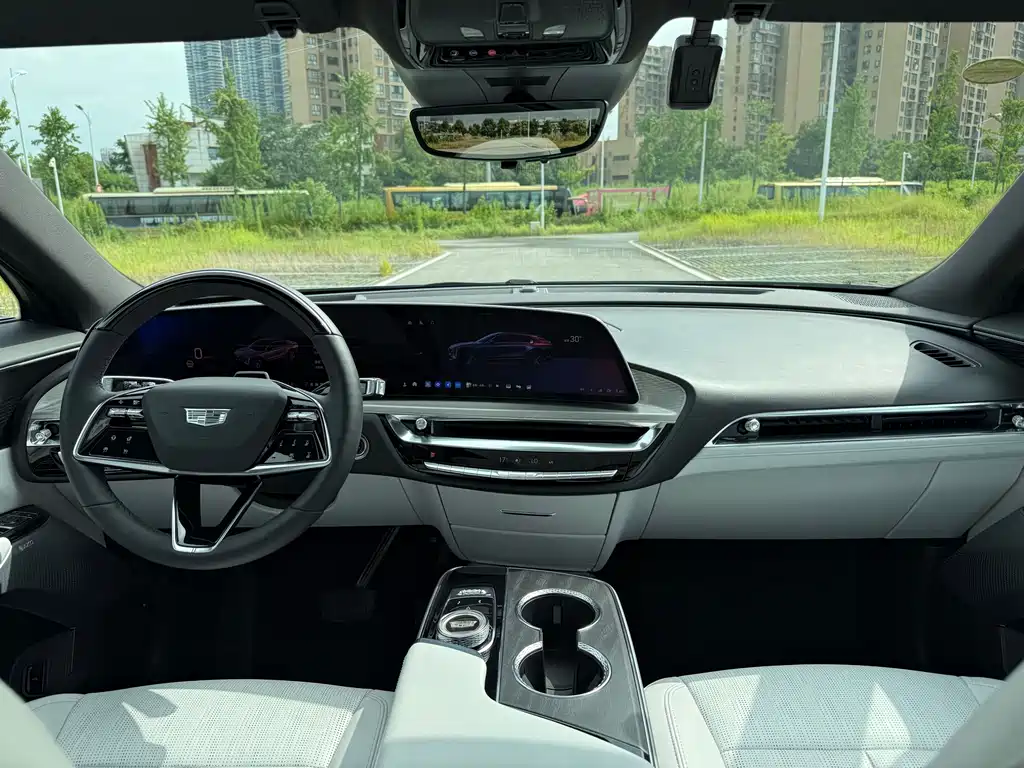Cadillac Lyriq — миниатюра 6