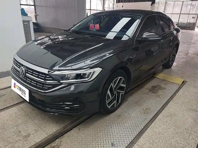 VOLKSWAGEN SAGITAR 2022