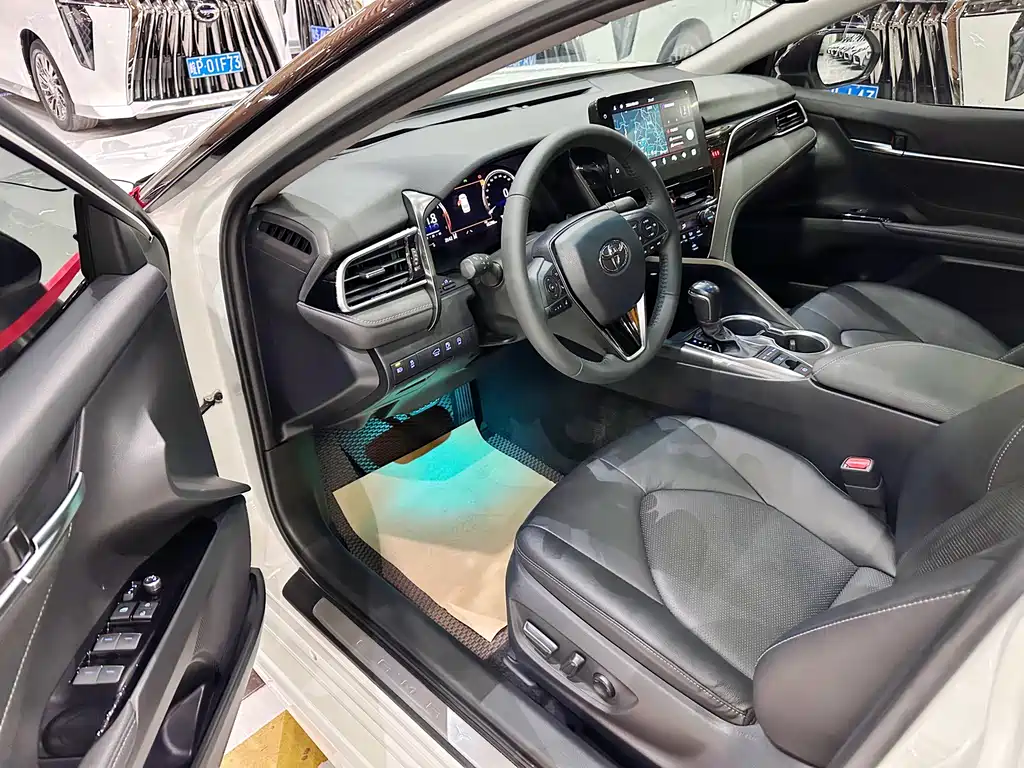 Toyota Camry — миниатюра 5