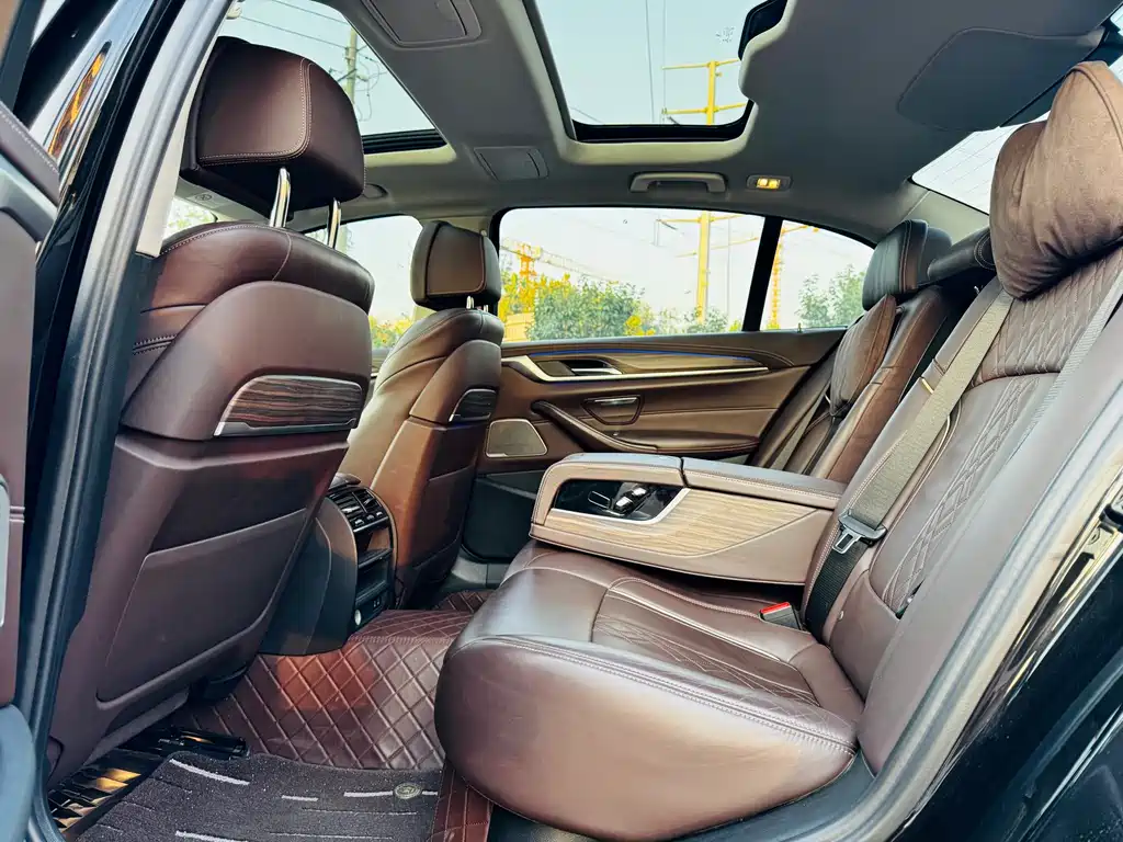 BMW 5 Series New Energy — миниатюра 13