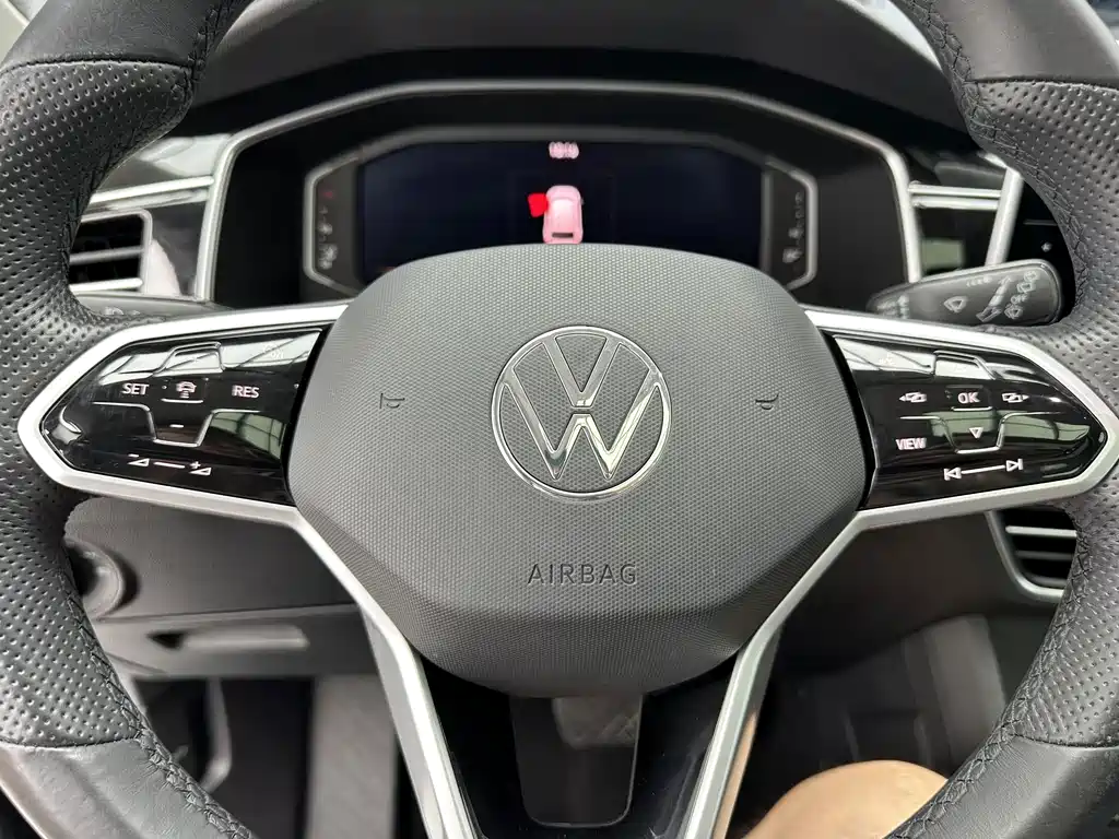 Volkswagen Tiguan L — миниатюра 14