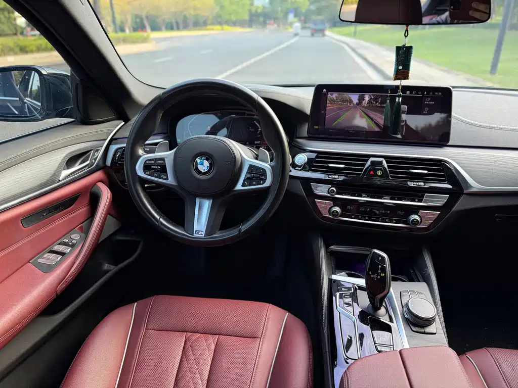 BMW 5 Series — миниатюра 9