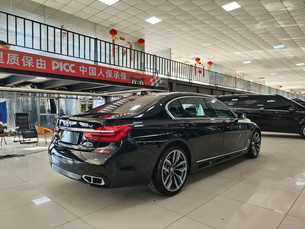 BMW 7 Series — миниатюра 34