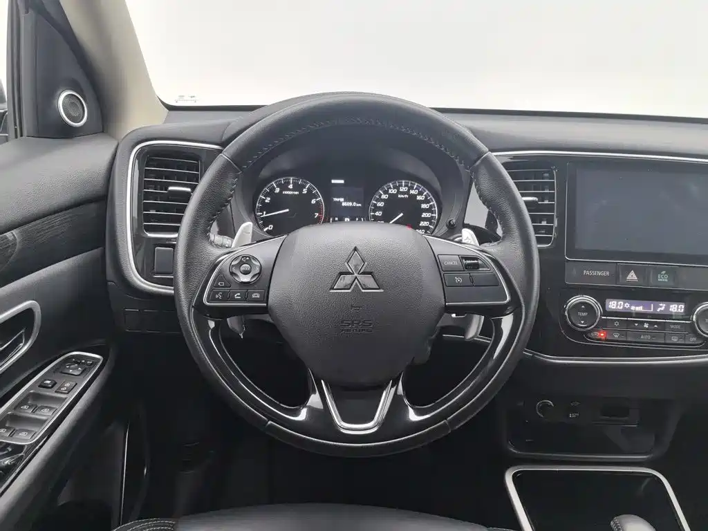Mitsubishi Outlander — миниатюра 11