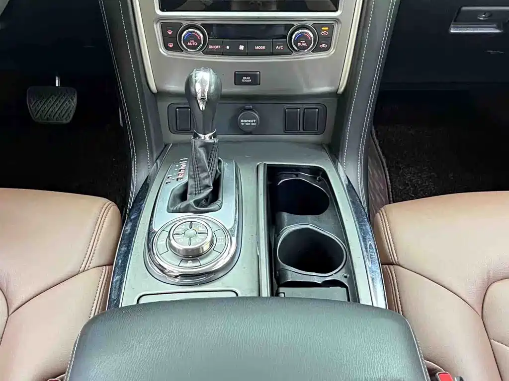 Nissan Patrol — миниатюра 17