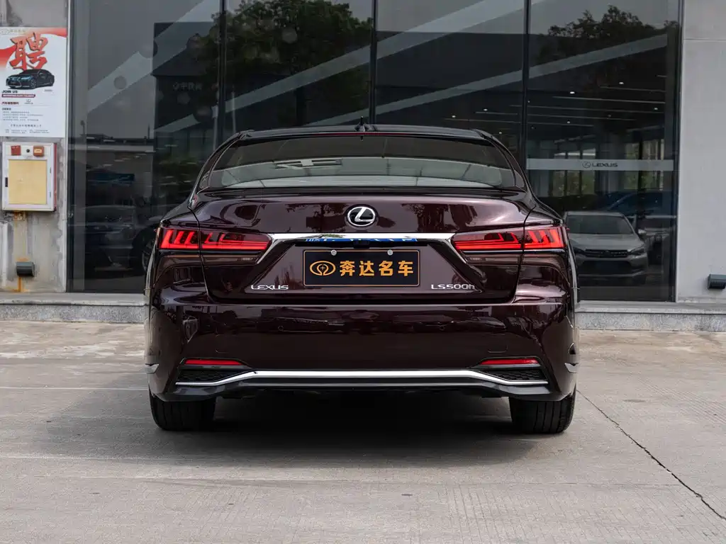 Lexus LS — миниатюра 5