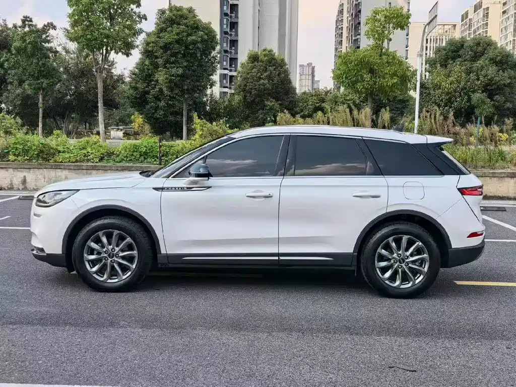 Lincoln Corsair — миниатюра 4