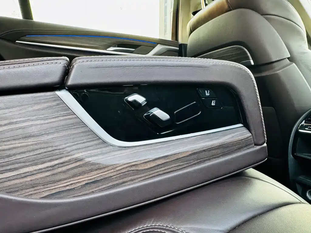 BMW 5 Series New Energy — миниатюра 14