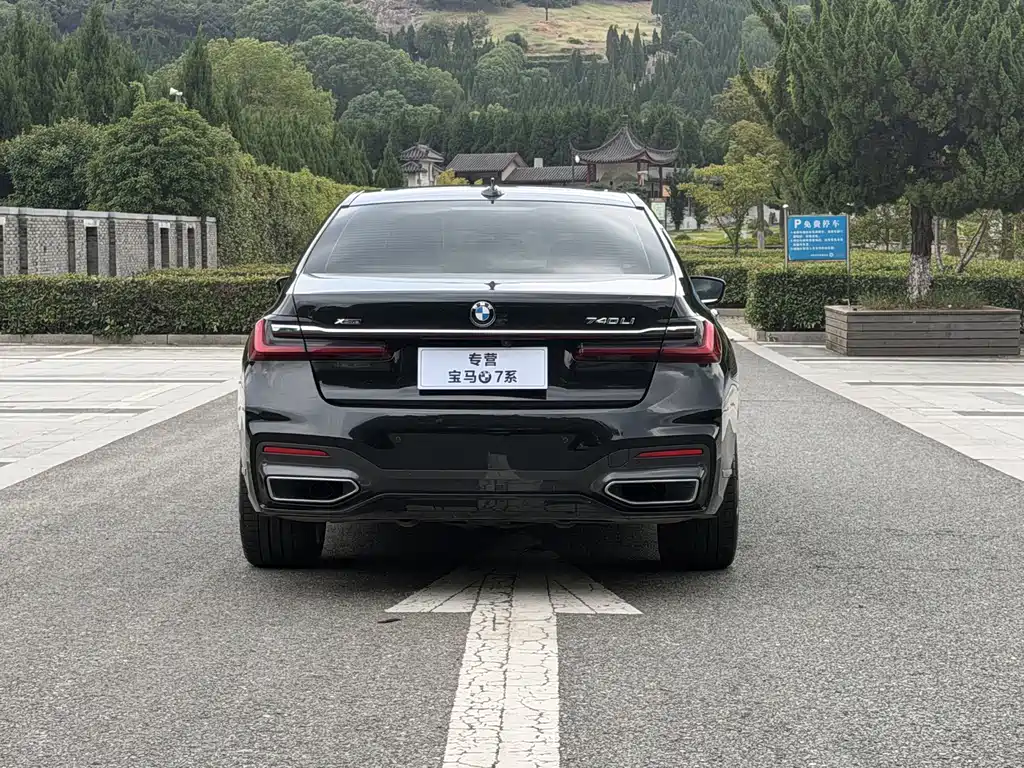 BMW 7 Series — миниатюра 12