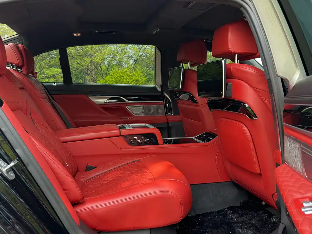 BMW 7 Series — миниатюра 12