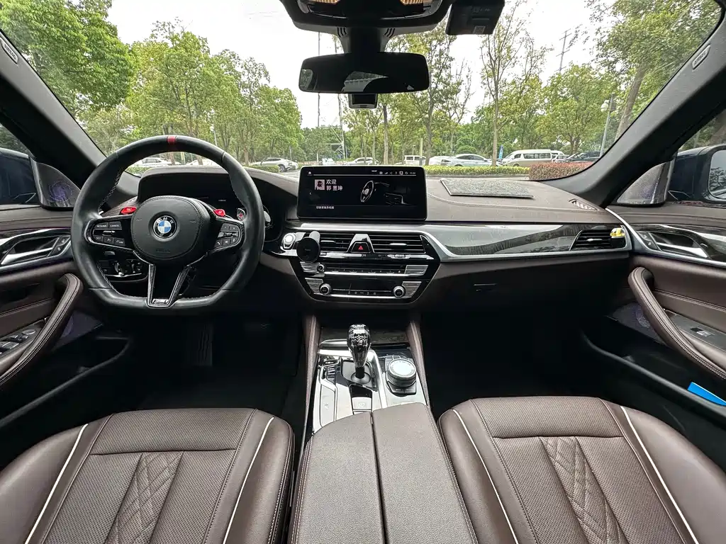 BMW 5 Series — миниатюра 14