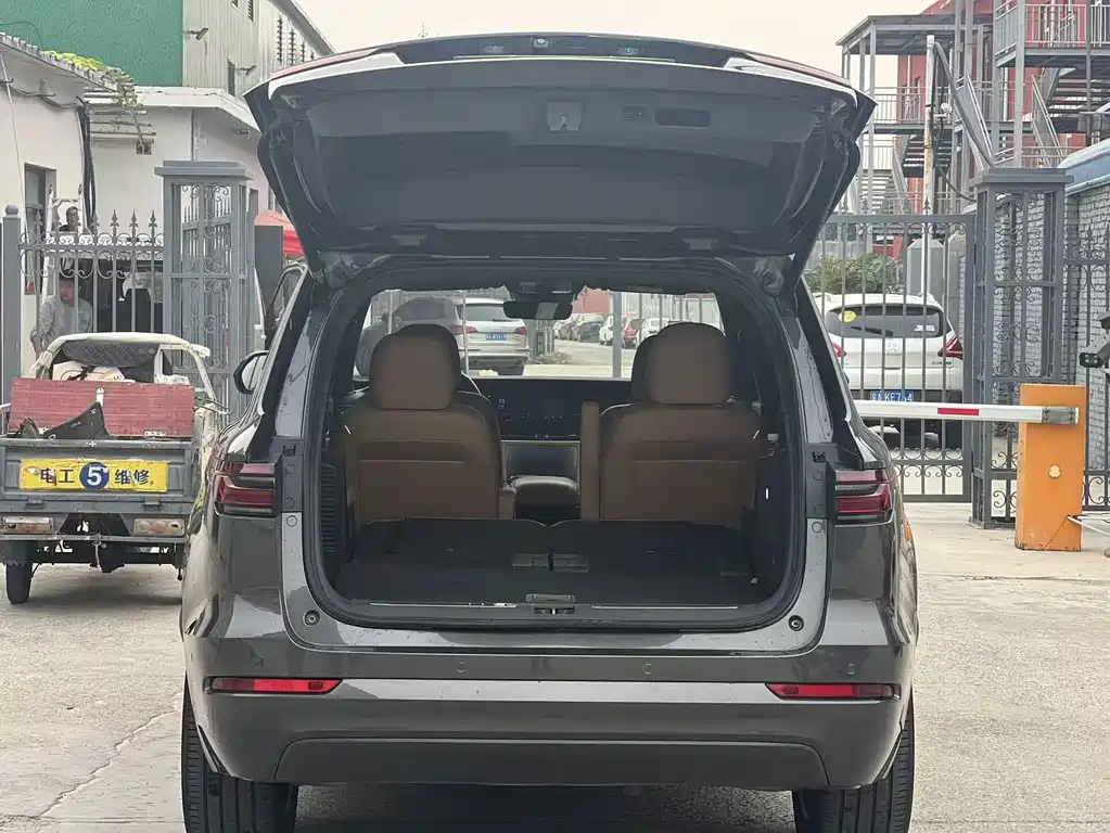 Li Auto Li ONE — миниатюра 8