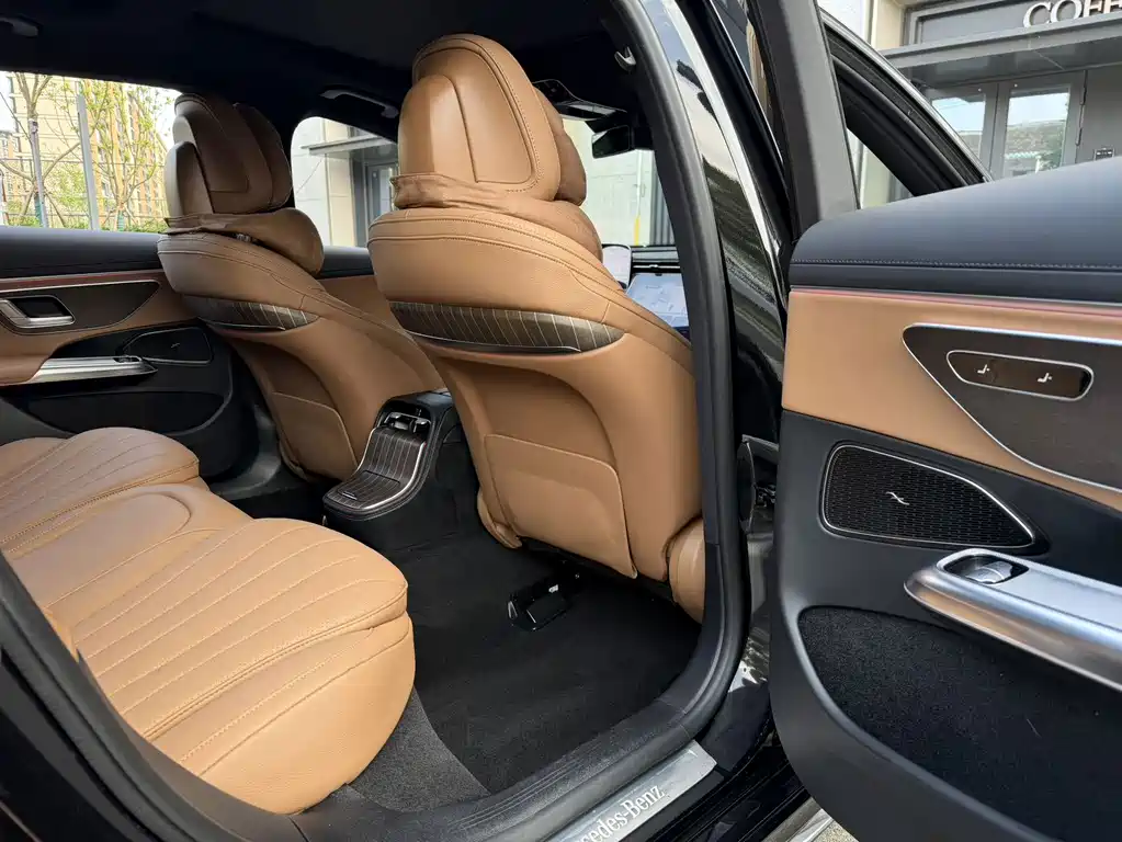 Mercedes-Benz E-Class — миниатюра 10