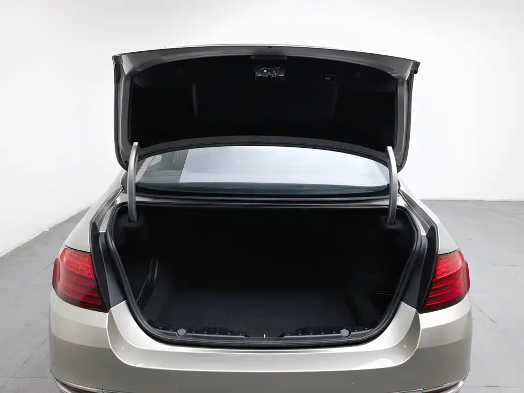 BMW 5 Series — миниатюра 16