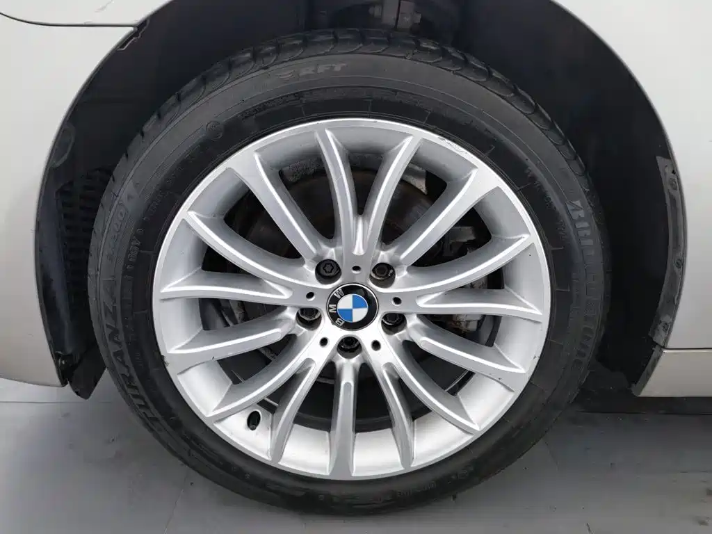 BMW 5 Series — миниатюра 17