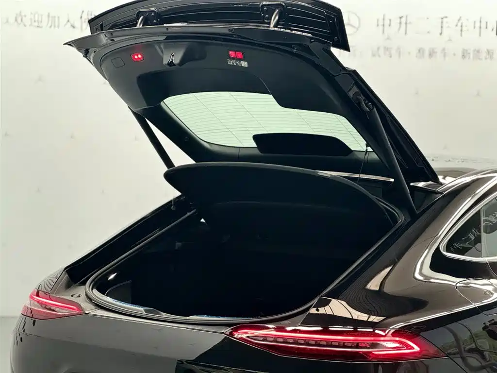 MERCEDES-BENZ AMG GT