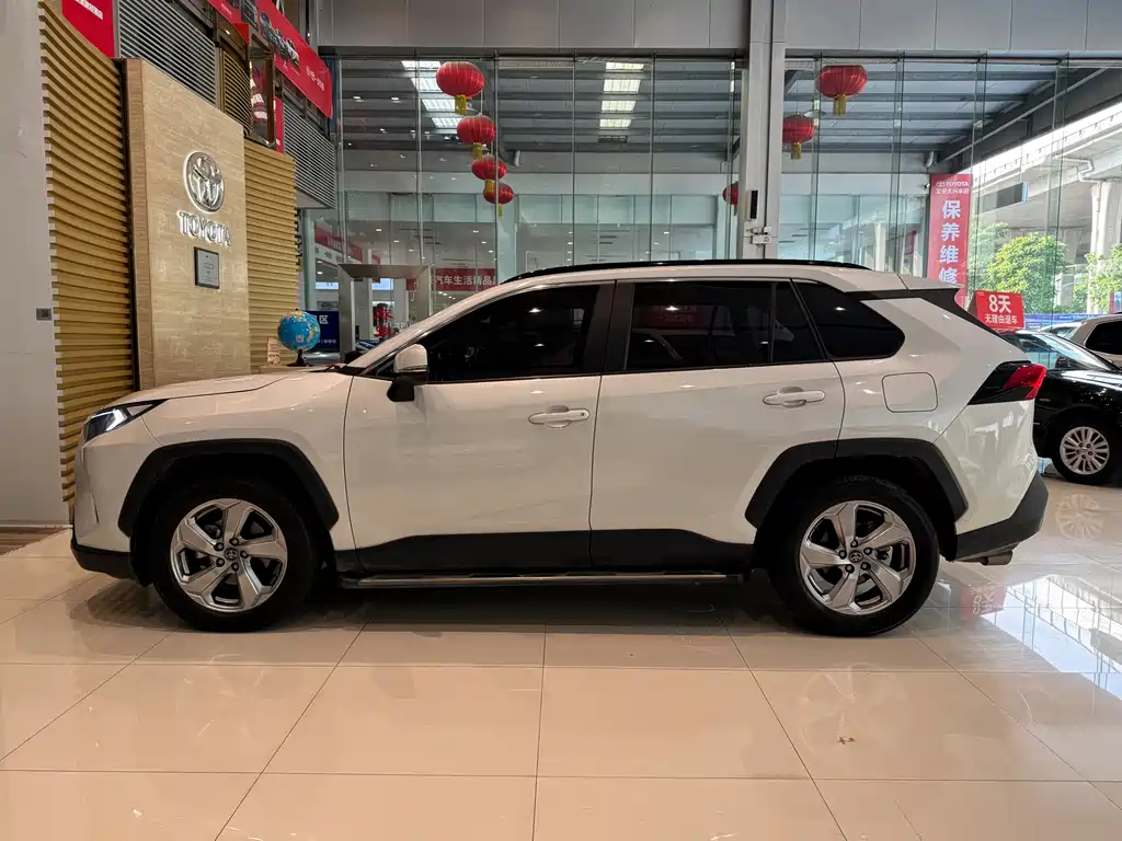Toyota RAV4 — миниатюра 6