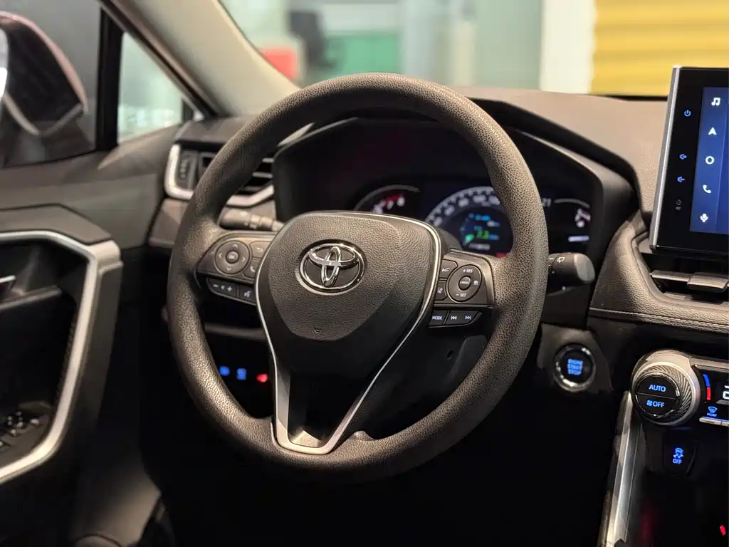 Toyota RAV4 — миниатюра 14