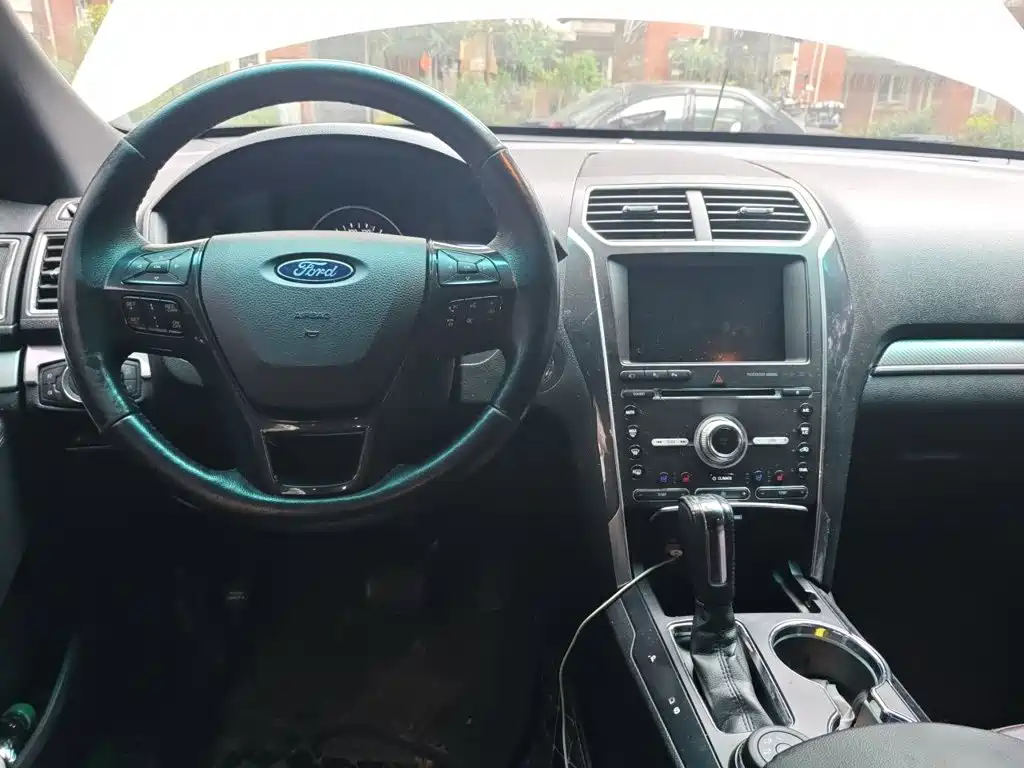 Ford Explorer (Import) — миниатюра 5