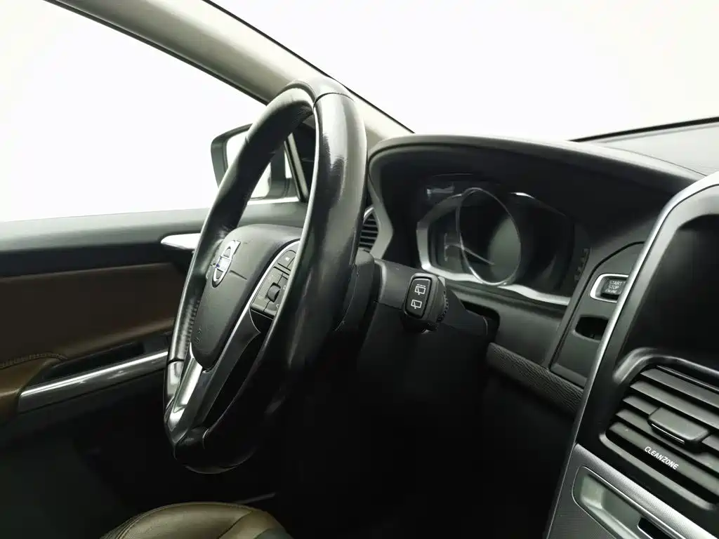 Volvo XC60 — миниатюра 22