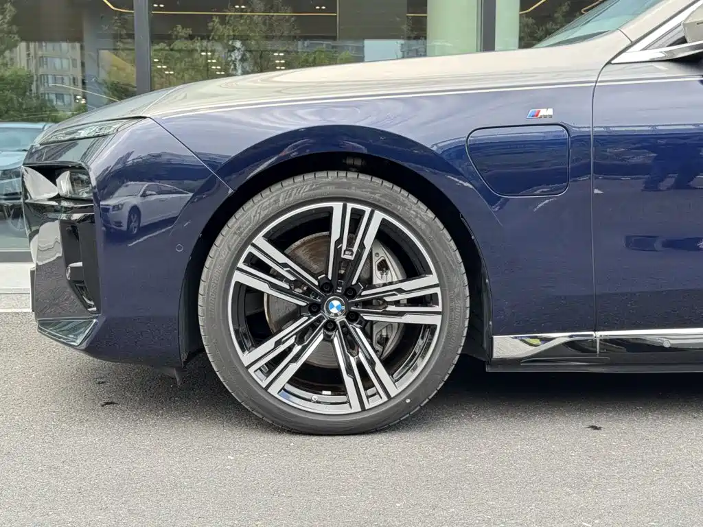 BMW i7 — миниатюра 4