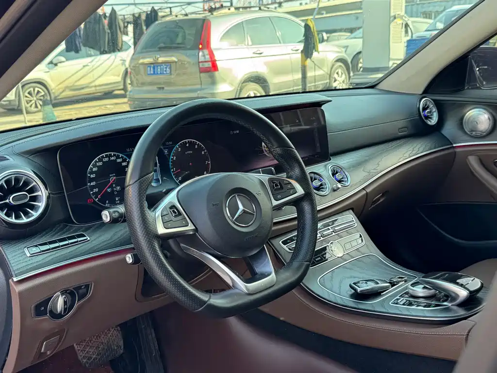 MERCEDES-BENZ E CLASS