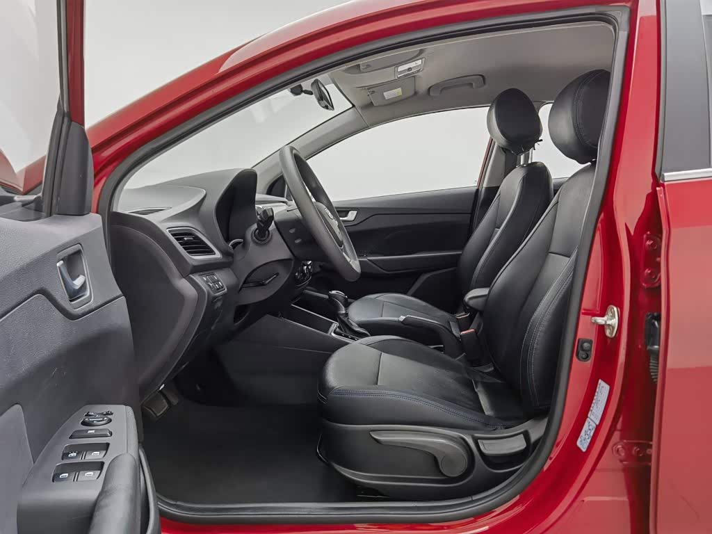 Hyundai Hyundai Verna 1.4 л 2021 г. красный/фиолетовый, пробег 42000 км