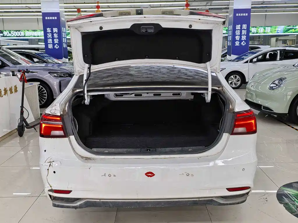 Roewe i6 New Energy — миниатюра 14