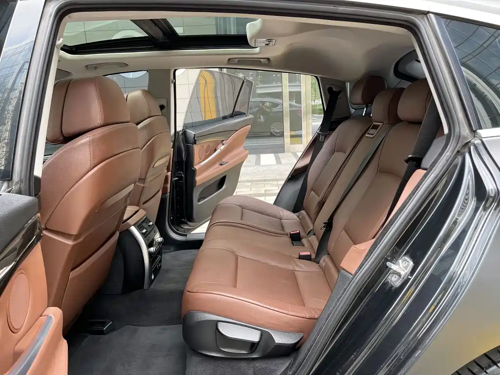 BMW 5 Series GT — миниатюра 9
