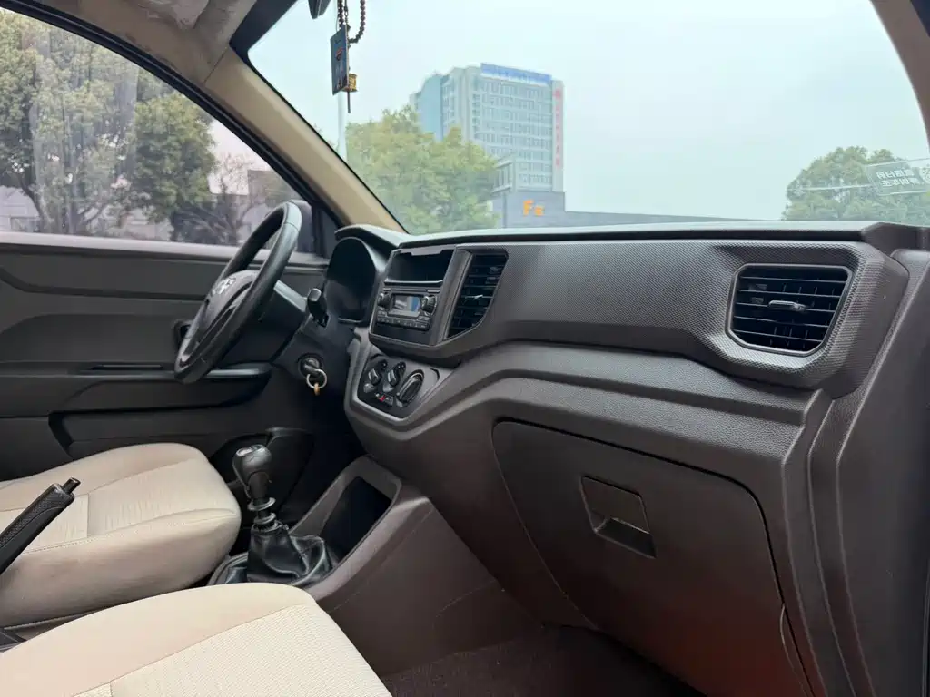 Wuling Hongguang V — миниатюра 12
