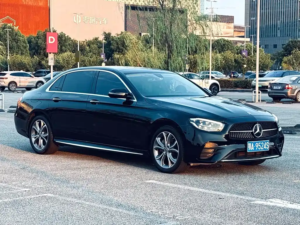 Mercedes-Benz E-Class — миниатюра 2