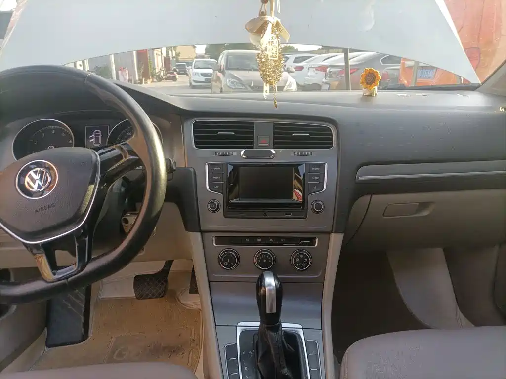 Volkswagen Golf — миниатюра 13