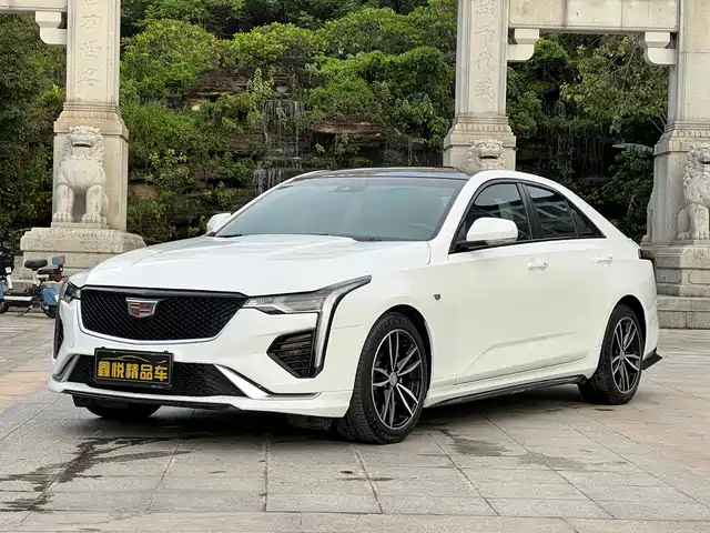 CADILLAC  CT4 2022