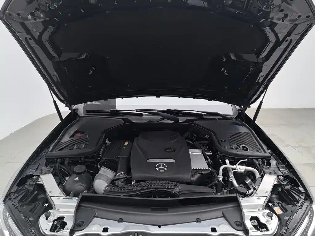 Mercedes-Benz E-Class — миниатюра 6