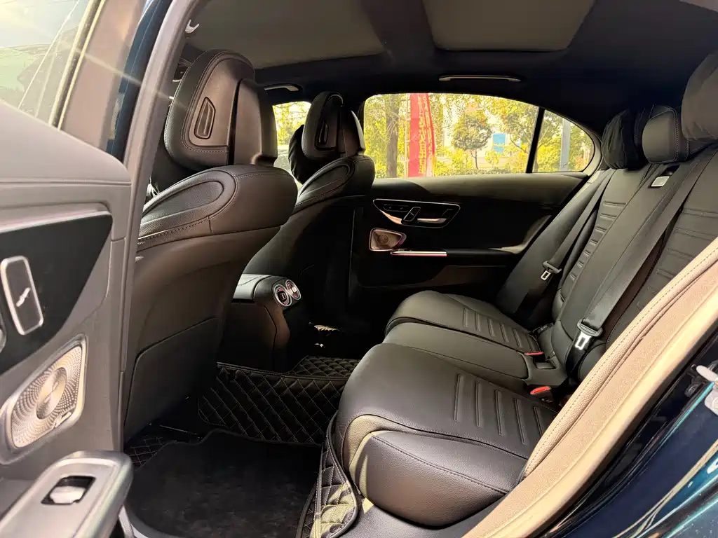 Mercedes-Benz C-Class — миниатюра 17