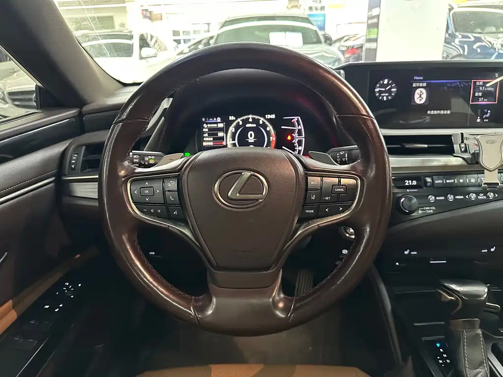Lexus ES — миниатюра 14