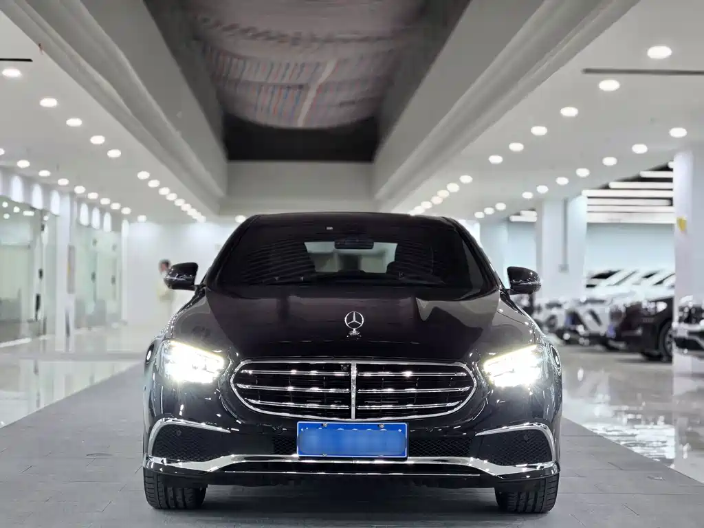 Mercedes-Benz E-Class — миниатюра 2