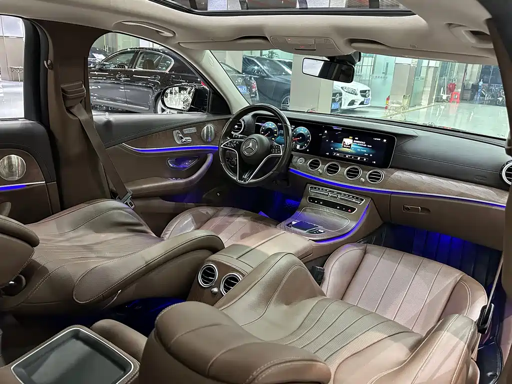 Mercedes-Benz E-Class — миниатюра 11