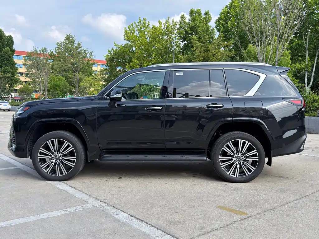 Lexus LX — миниатюра 10