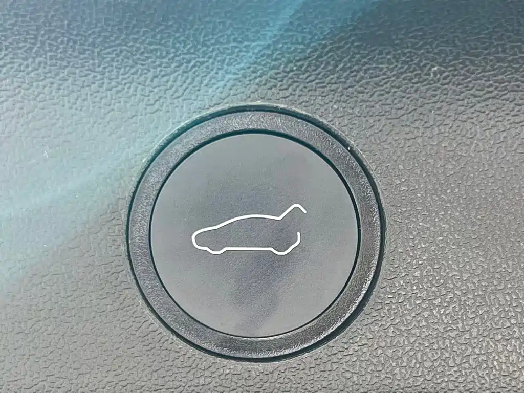 Tesla Model Y — миниатюра 14